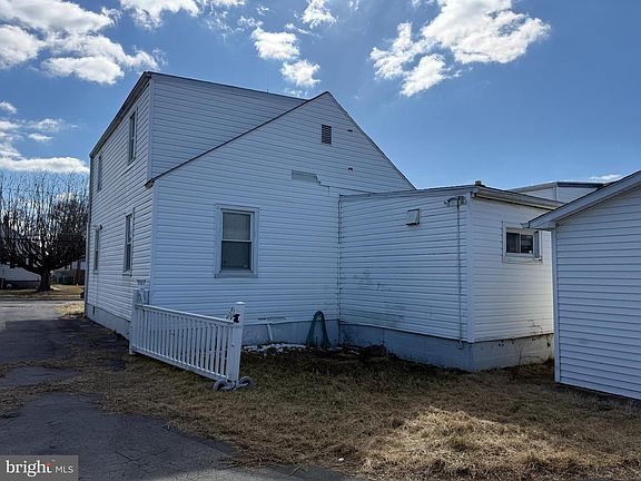 3rd image of 1213 Willow Rd