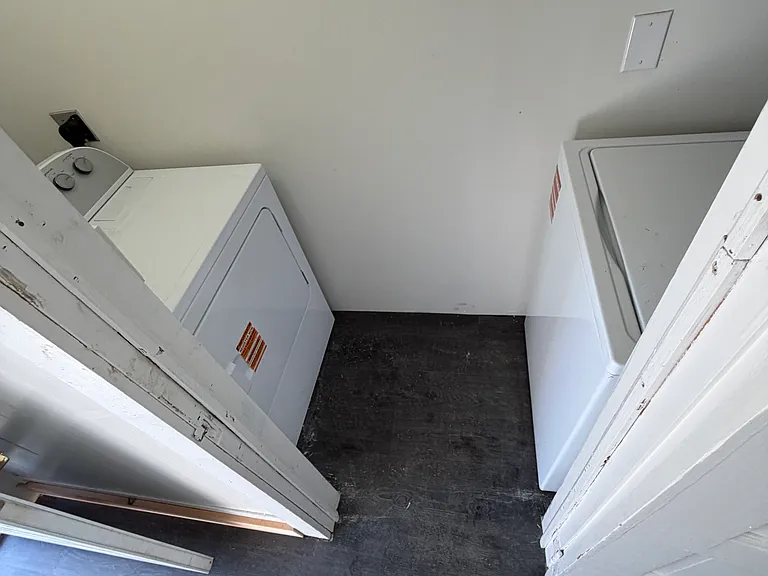 105 E 4th St #4 — Photo 15