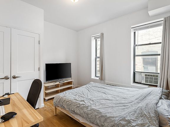 5th image of 250 Manhattan Ave APT 6C