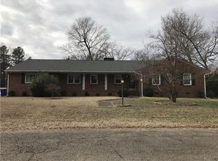 715 Mansion Dr, Hopewell, VA 23860