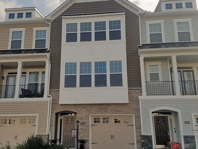 2228 Perennial Cir — Photo 1