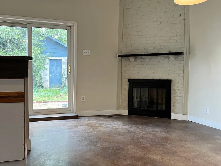 1118 Rogers St — Photo 8