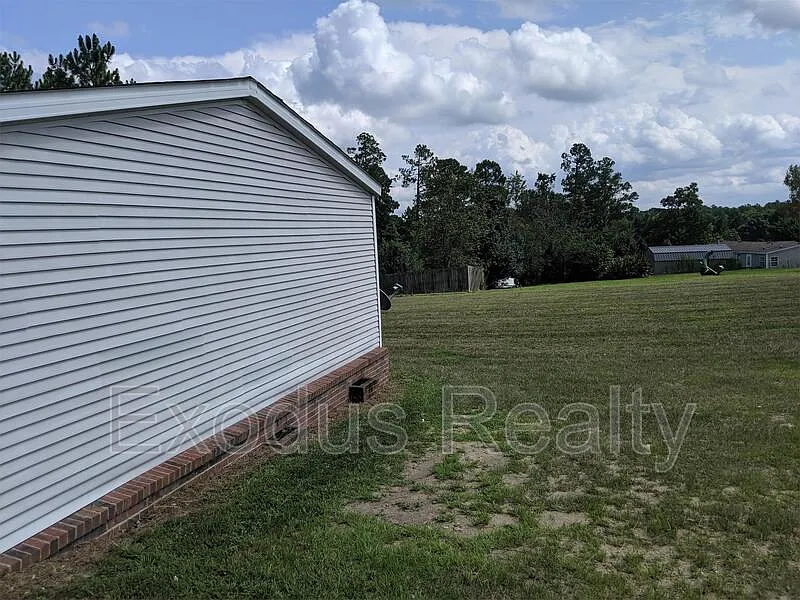 3 bed, 2.0 bath, 1104 sqft, $1,499 — Photo 4