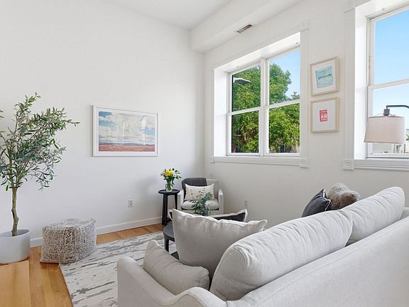 5th image of 156 Chelsea St APT 201