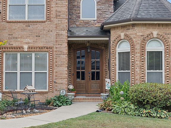 3rd image of 1049 Willow Cir