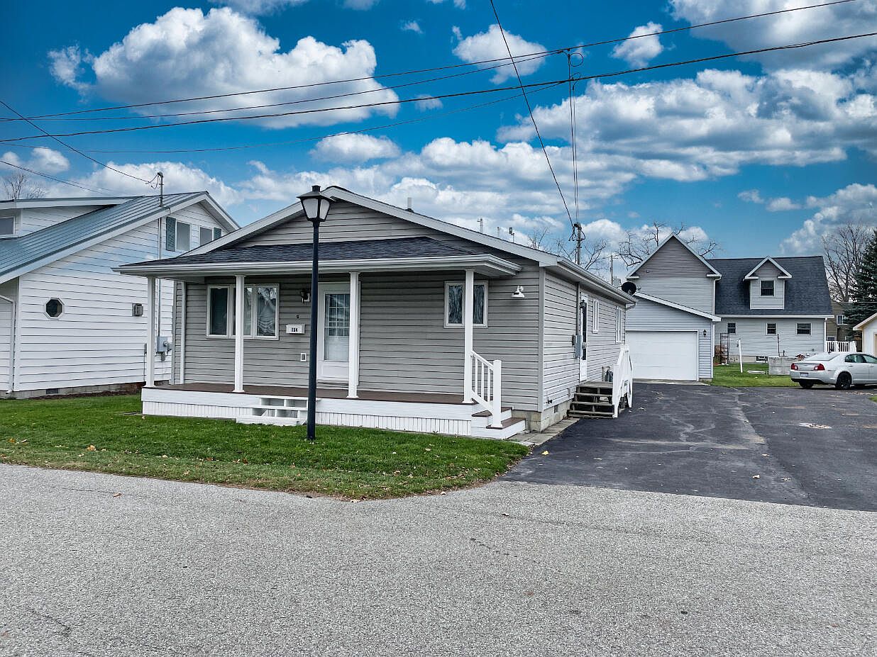 104 Wells St, Houghton Lake Heights, MI 48630 MLS 201827195 Zillow