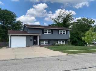 208 N Fairlawn Ave, Mundelein, IL 60060
