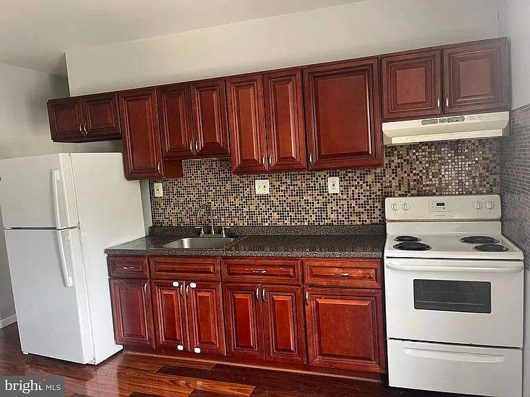 6124 N Broad St — Photo 5