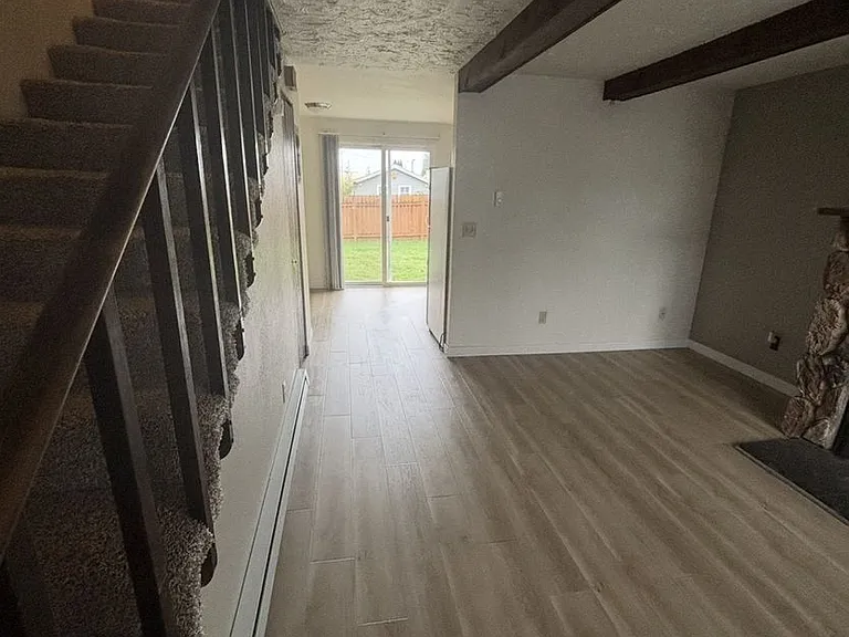 211-221 Maple St — Photo 13
