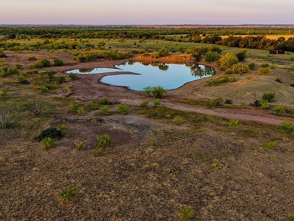 Pringle Rothell Farm, mature mesquite trees, hardwood trees, ponds, native grasses, utilities