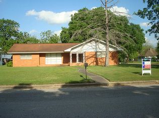 1046 9th St, Hempstead, TX 77445