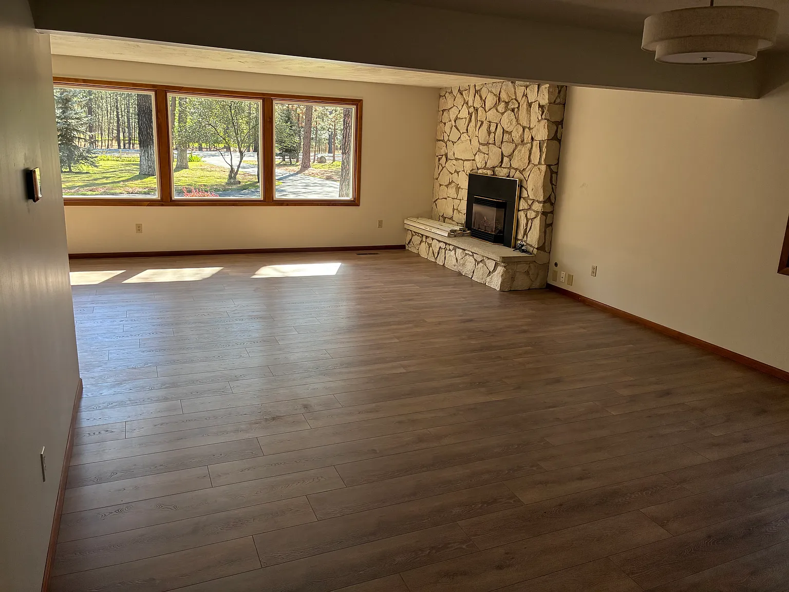 3 bed, 3400 sqft, $3,295 — Photo 3