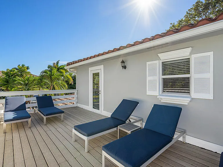 820 Palm Trl — Photo 32
