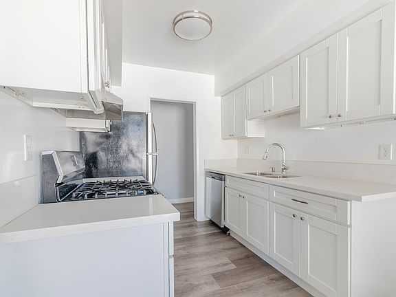 3rd image of 1537 Centinela Ave #3