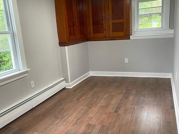 3rd image of 198 Hallworth Dr #1