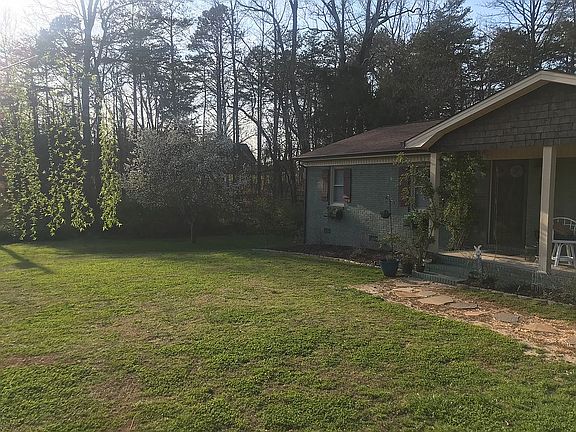 5th image of 706 Hillwood St