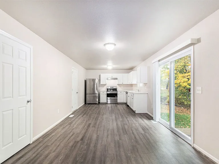 1048 Broken Ridge Dr — Photo 6