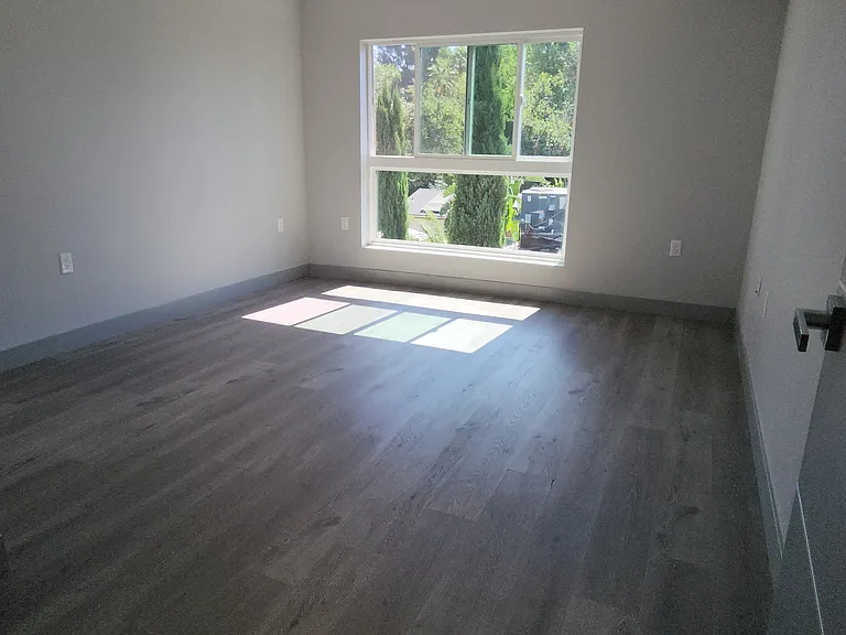 7040 Woodman Ave #204 — Photo 10