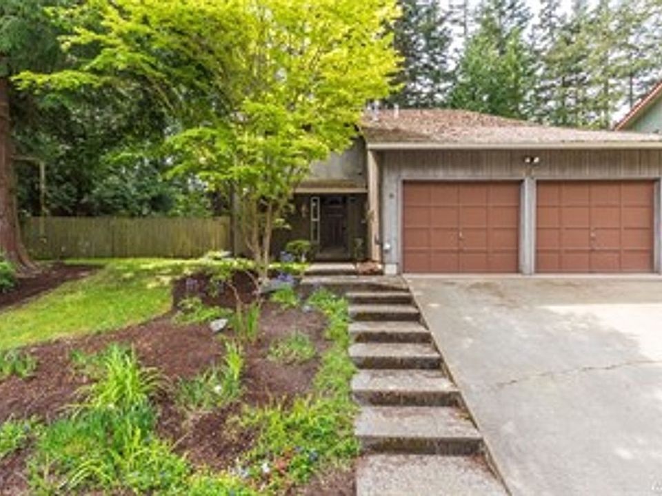 1st image of 823 SW Castilian Dr