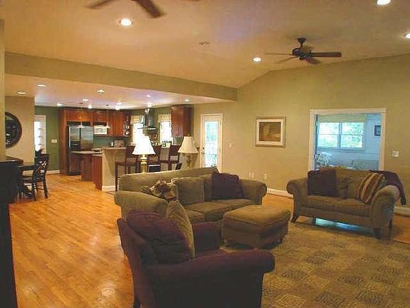 2nd image of 3715 Hickory Cir SE