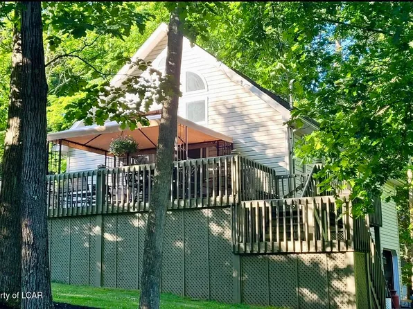 202 Trapper Springs Cir, Drums, PA 18222