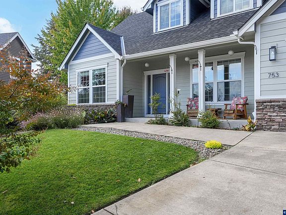 3rd image of 753 SE Guy Ln