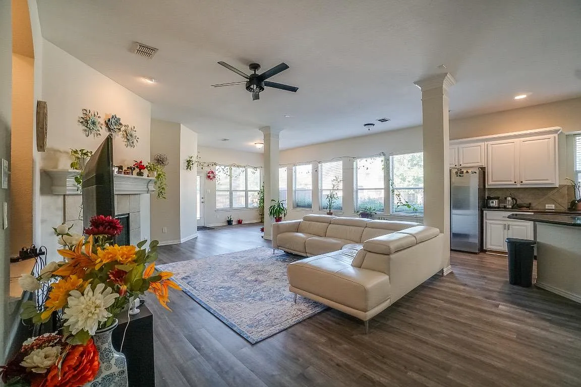7721 Glenwood Springs Ln — Photo 3
