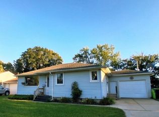 215 E Lincoln Ave, Hartford, WI 53027