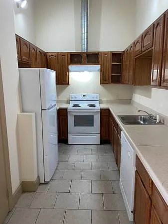 Building Photo - 937 Broadway St #104