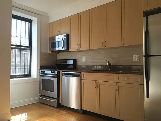 Rented by Stonehenge NYC LLC | media 28