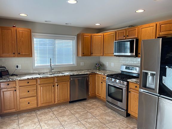 2nd image of 706 Thomas Ct