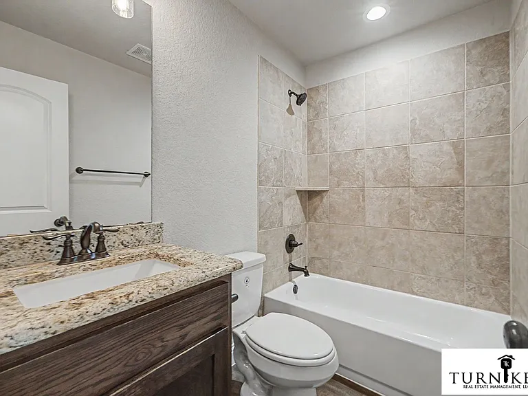 158-160 Crossbow Ct — Photo 7