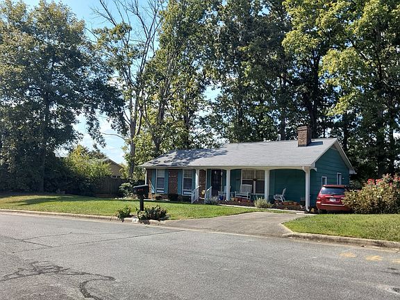 2nd image of 3 Woodclub Ct