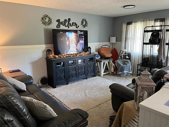 2nd image of 717 Nicholson Dr