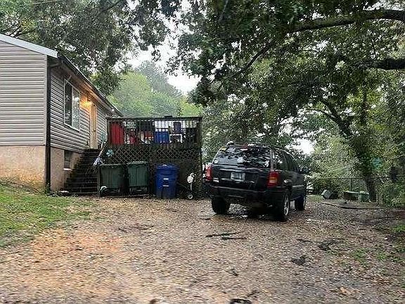 3rd image of 1010 Gillespie Rd