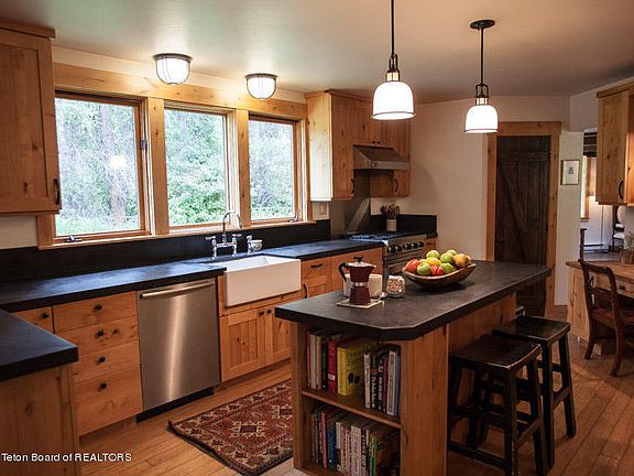 4th image of 2675 N Lily Lake Dr