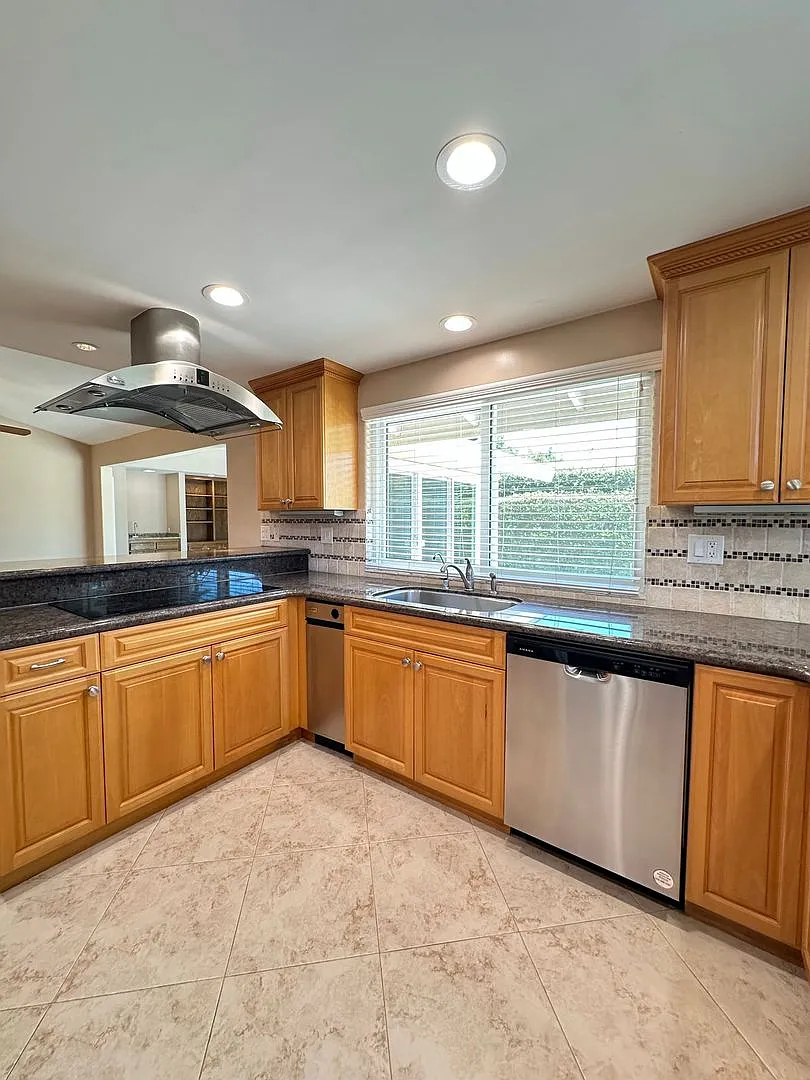 Rossmoor - Gorgeous Home - 3 Bed 2 Bath - Stunning — Photo 1