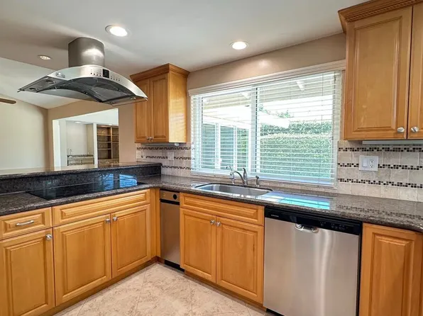 11352 Weatherby Rd, Los Alamitos, CA 90720