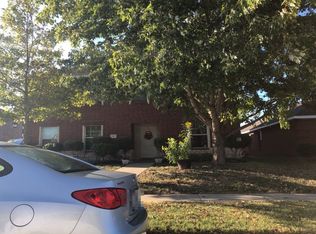 307 Honeysuckle Ct, Red Oak, TX 75154