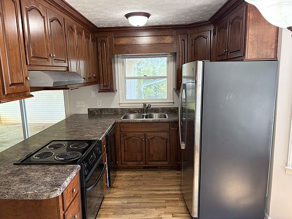 5th image of 409 Cloverleaf Dr