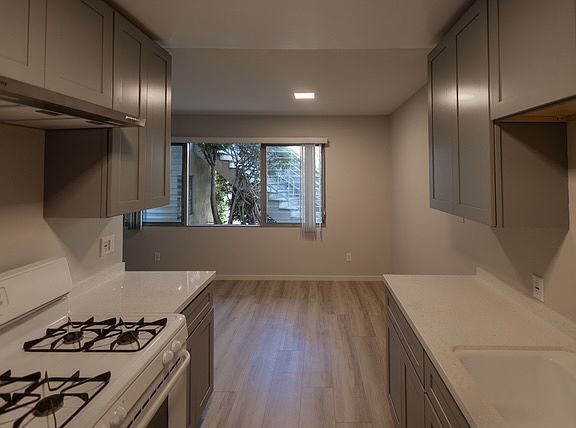 4th image of 2215 E 1st St APT 4