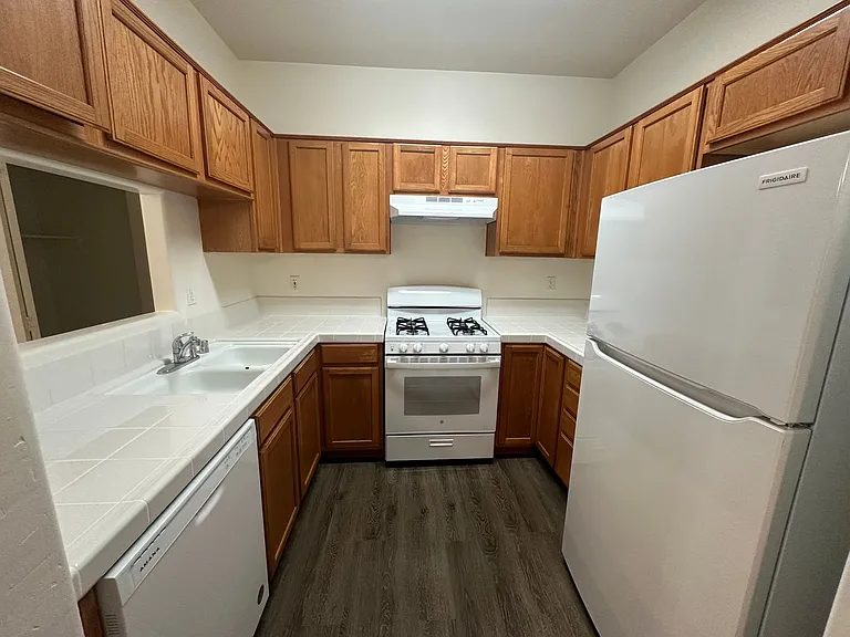 3144 Park Meadows Dr — Photo 3