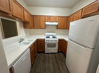 3835 Pine Meadow Dr #B, Bakersfield, CA 93308