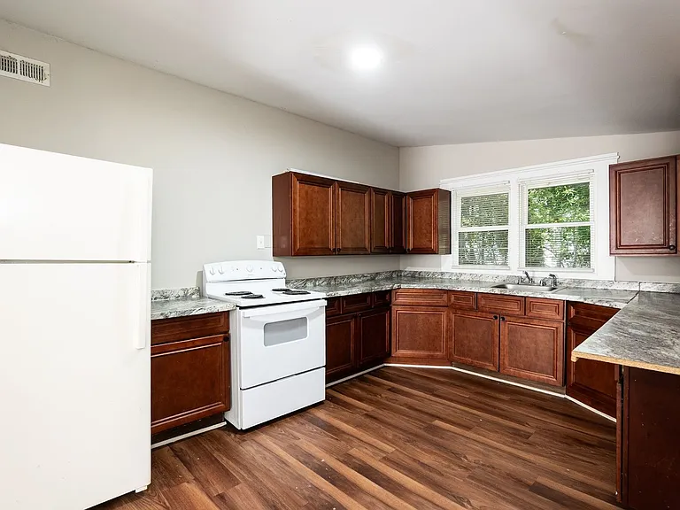 229 Lowry St — Photo 15