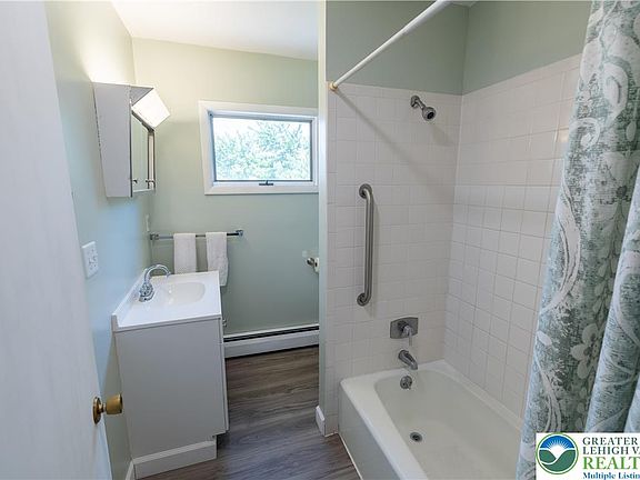 3rd image of 371 N Washington St