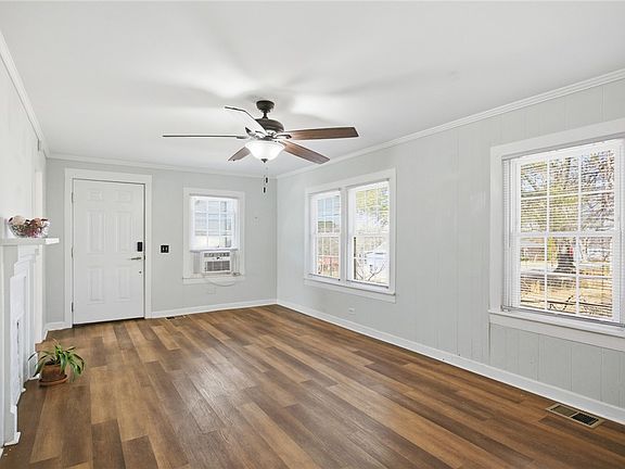 3rd image of 118 N 4th St