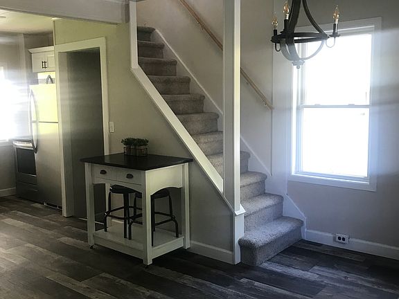 2nd image of 350 2nd Ave NE