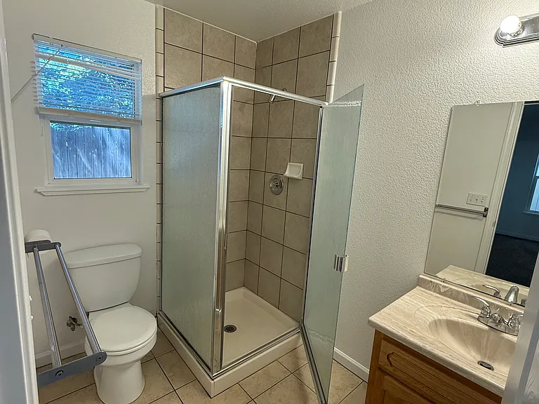 925 W St #2 — Photo 9