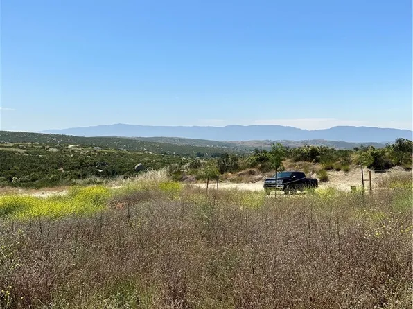 69 Rocky Knoll Rd, Hemet, CA 92544