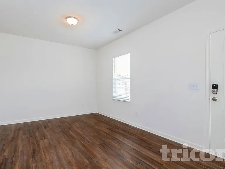1044 Hudson Ct — Photo 6
